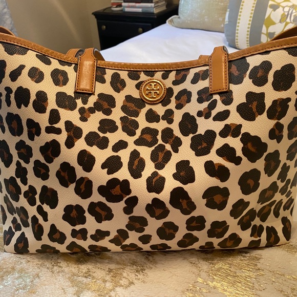 Tory Burch Handbags - Tory Burch Leopard Kerrington Shopper Tote